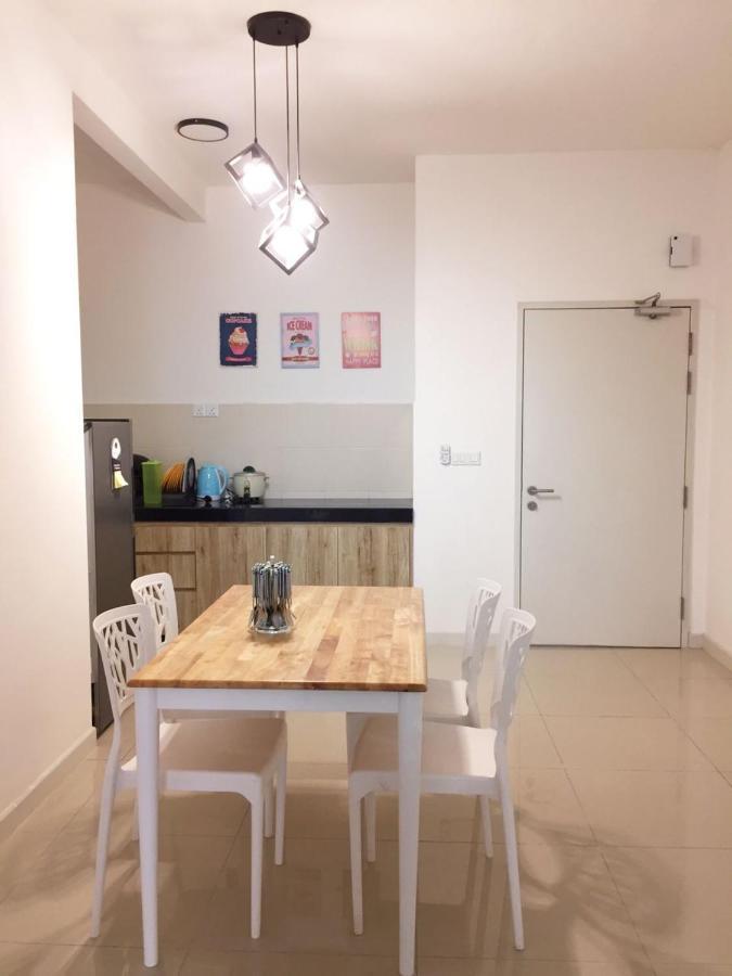 Del'S Guesthouse @ Southville Same Level With Pool Fits 8 방이 외부 사진