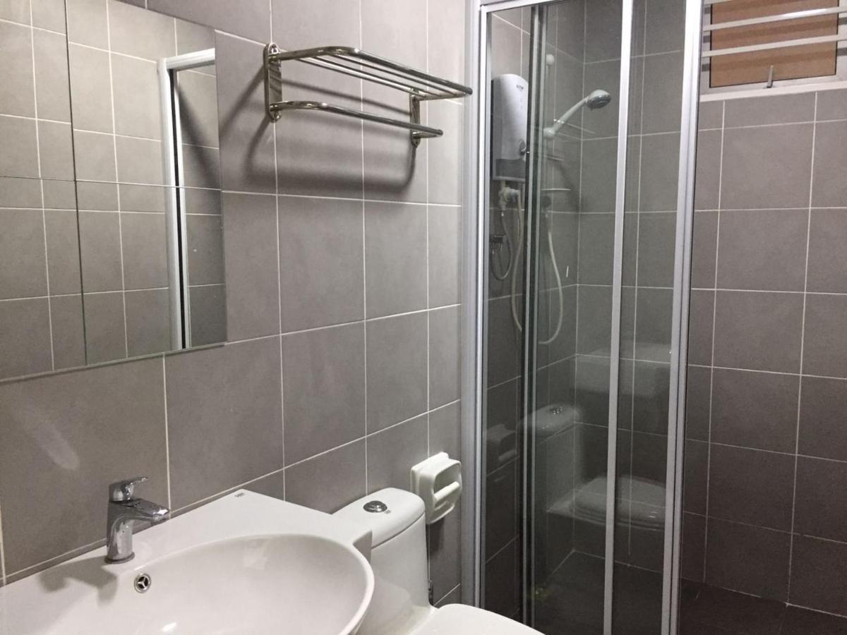 Del'S Guesthouse @ Southville Same Level With Pool Fits 8 방이 외부 사진