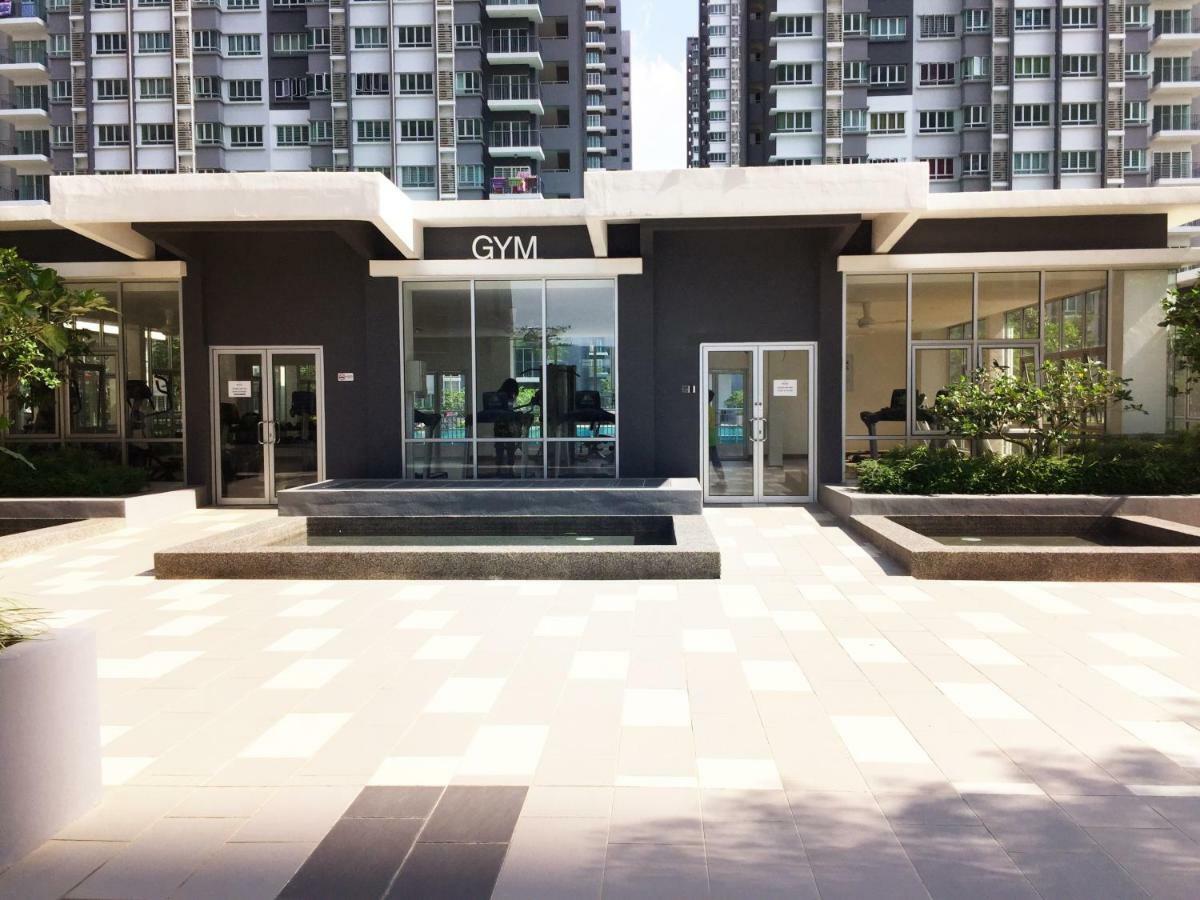 Del'S Guesthouse @ Southville Same Level With Pool Fits 8 방이 외부 사진